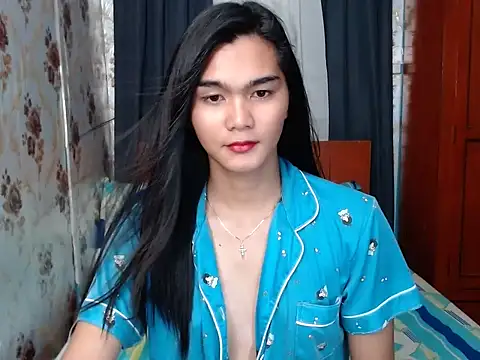 Snapshot of lady_in_moon chatting on 10/17/25, 05:43 lady in moon online show from 10/17/25, 05:43