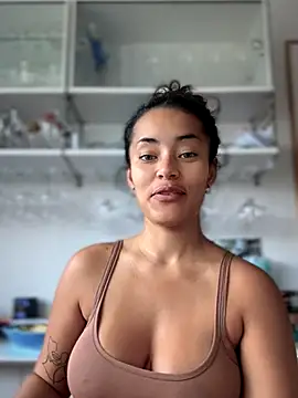 Snapshot of Risky_Workouts chatting on 09/21/25, 07:10 Risky Workouts online show from 09/21/25, 07:10