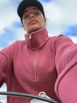 Snapshot of Risky_Workouts chatting on 09/27/25, 08:52 Risky Workouts online show from 09/27/25, 08:52