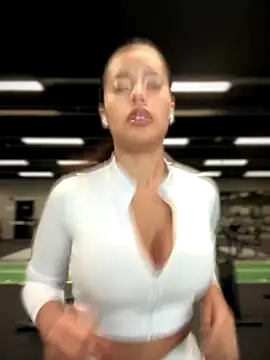 Snapshot of Risky_Workouts chatting on 10/22/25, 08:25 Risky Workouts online show from 10/22/25, 08:25