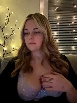 ItsLxsa online show from 11/17/25, 12:05