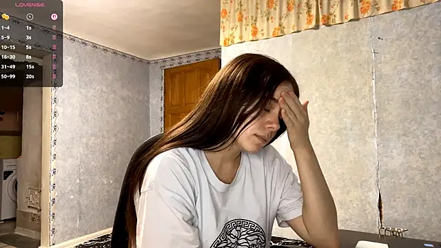 Lia rise online show from 09/28/25, 03:17