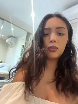 Snapshot of chloerossi18 chatting on 12/18/25, 04:40 chloerossi18 online show from 12/18/25, 04:40