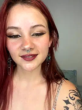 Snapshot of julse_ chatting on 10/28/25, 06:43 julse online show from 10/28/25, 06:43