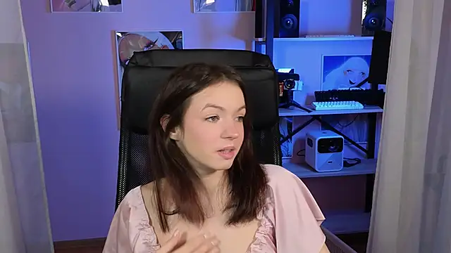 Loona Eclipse online show from 10/07/25, 08:50