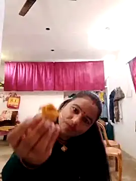 Snapshot of Suhani_hot12 chatting on 12/19/25, 08:43 Suhani hot12 online show from 12/19/25, 08:43