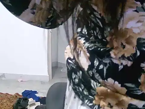 Mon-Luv online show from 09/26/25, 04:55