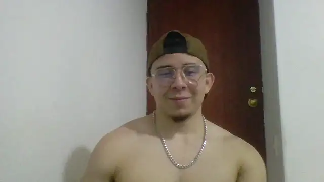 Snapshot of Eross_Santy chatting on 06/17/26, 12:24 Eross Santy online show from 06/17/26, 12:24