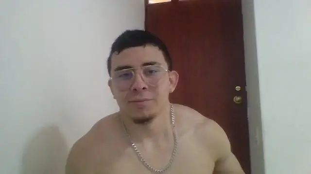 Snapshot of Eross_Santy chatting on 06/17/26, 03:24 Eross Santy online show from 06/17/26, 03:24