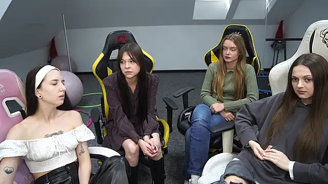 Snapshot of _Lili_054 chatting on 09/25/25, 10:30  Lili 054 online show from 09/25/25, 10:30