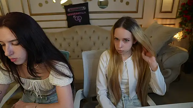 Snapshot of _Lili_054 chatting on 10/29/25, 11:34  Lili 054 online show from 10/29/25, 11:34