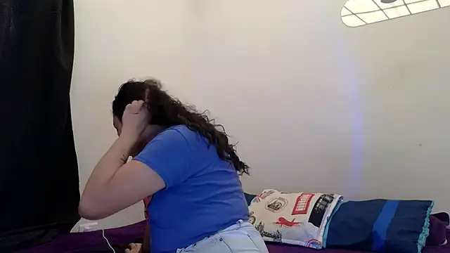 Snapshot of Ariana_rodriguez_0 chatting on 10/13/25, 08:53 Ariana rodriguez 0 online show from 10/13/25, 08:53