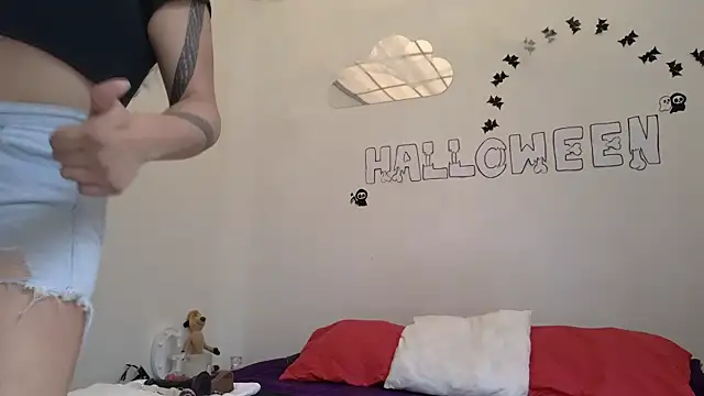 Snapshot of Ariana_rodriguez_0 chatting on 10/26/25, 01:28 Ariana rodriguez 0 online show from 10/26/25, 01:28