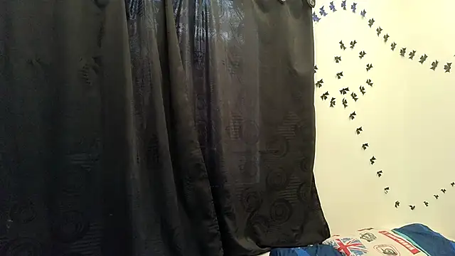 Snapshot of Ariana_rodriguez_0 chatting on 11/22/25, 01:21 Ariana rodriguez 0 online show from 11/22/25, 01:21