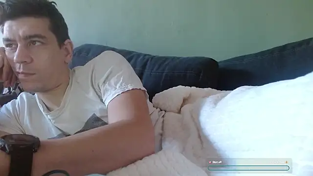 Snapshot of Ador_mask chatting on 11/29/25, 04:32 Ador mask online show from 11/29/25, 04:32