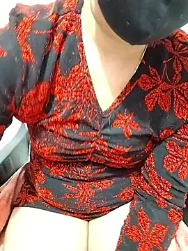 Snapshot of nice_touch9733 chatting on 11/14/25, 04:28 nice touch9733 online show from 11/14/25, 04:28