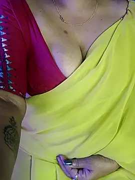 Snapshot of monaa-darling chatting on 12/14/25, 12:49 monaa-darling online show from 12/14/25, 12:49