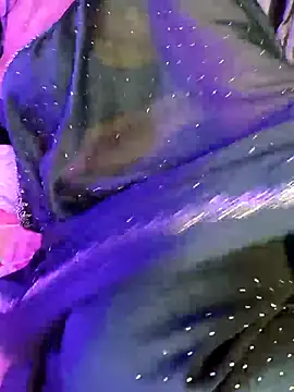 Snapshot of monaa-darling chatting on 12/15/25, 03:05 monaa-darling online show from 12/15/25, 03:05