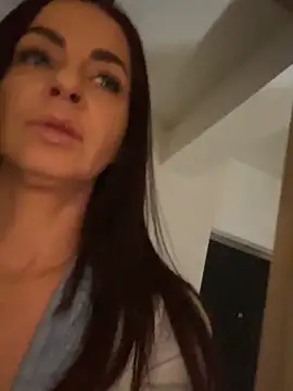 Roxanne Skye online show from 09/11/25, 06:08