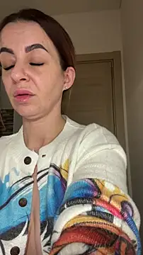 Roxanne Skye online show from 11/22/25, 04:33