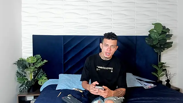 MrJustin  online show from 11/27/25, 07:49