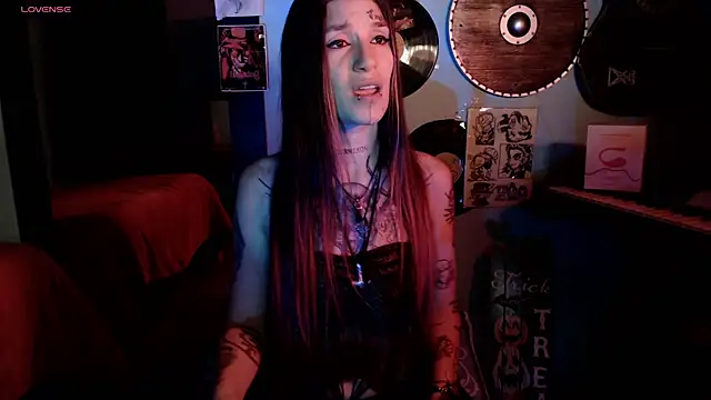 Snapshot of lilithword chatting on 12/20/25, 01:12 lilithword online show from 12/20/25, 01:12