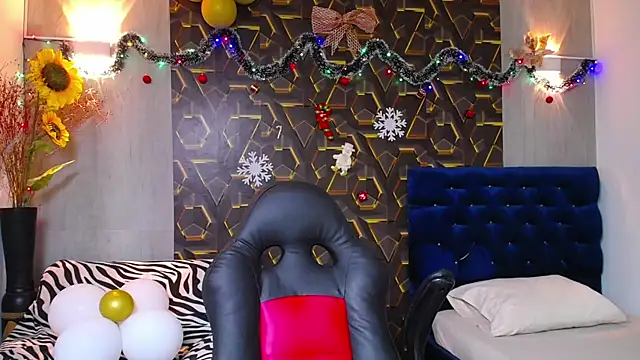 miss leidy  online show from 11/16/25, 03:56