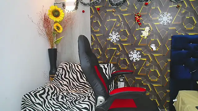 miss leidy  online show from 11/27/25, 03:30