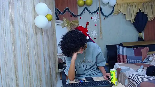 miss leidy  online show from 11/28/25, 03:09