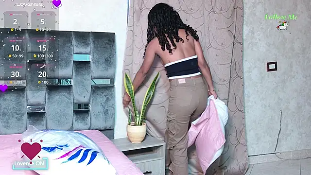 Luna sophya online show from 10/14/25, 11:33