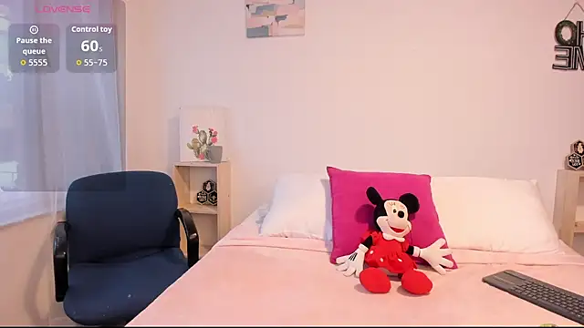 Natalia  Miller online show from 10/22/25, 09:14