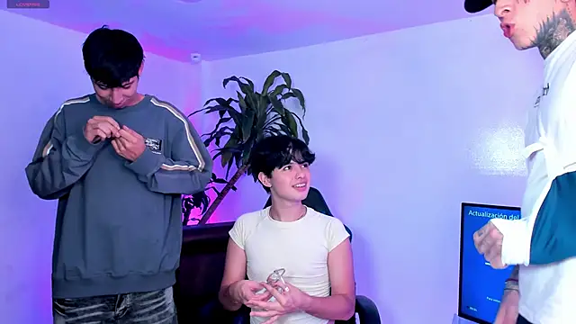 Snapshot of Handsomeboyss19 chatting on 09/19/25, 01:40 Handsomeboyss19 online show from 09/19/25, 01:40