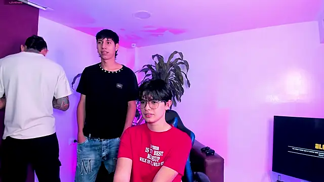 Snapshot of Handsomeboyss19 chatting on 09/20/25, 01:39 Handsomeboyss19 online show from 09/20/25, 01:39