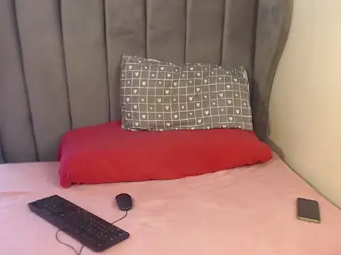 Snapshot of Hotgirl87 chatting on 10/14/25, 08:26 Hotgirl87 online show from 10/14/25, 08:26