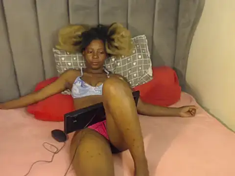 Snapshot of Hotgirl87 chatting on 10/14/25, 08:31 Hotgirl87 online show from 10/14/25, 08:31