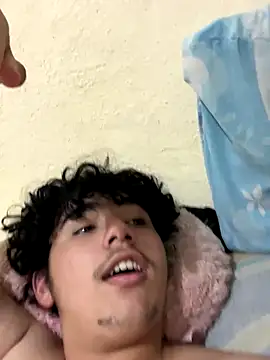 Snapshot of Casal-foda_braba chatting on 10/04/25, 12:52 Casal-foda braba online show from 10/04/25, 12:52