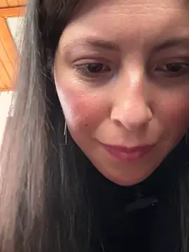 Mia salinass online show from 11/10/25, 04:17