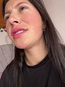 Mia salinass online show from 12/04/25, 05:21