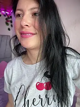 Mia salinass online show from 06/18/26, 07:18