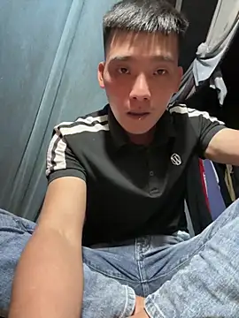 Snapshot of Chao_xxx chatting on 10/12/25, 12:37 Chao xxx online show from 10/12/25, 12:37