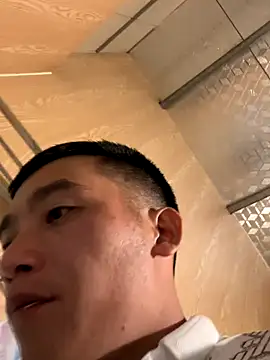 Snapshot of Chao_xxx chatting on 10/17/25, 04:09 Chao xxx online show from 10/17/25, 04:09