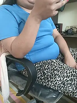 payal 261072  online show from 10/26/25, 03:56