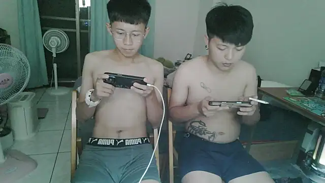 zhu000000 online show from 04/19/26, 02:38