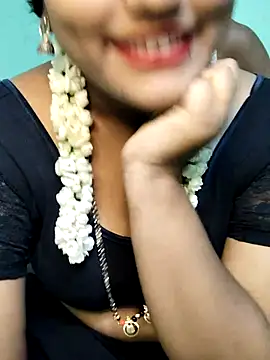 Snapshot of Shneeha_le chatting on 09/10/25, 03:56 Shneeha le online show from 09/10/25, 03:56