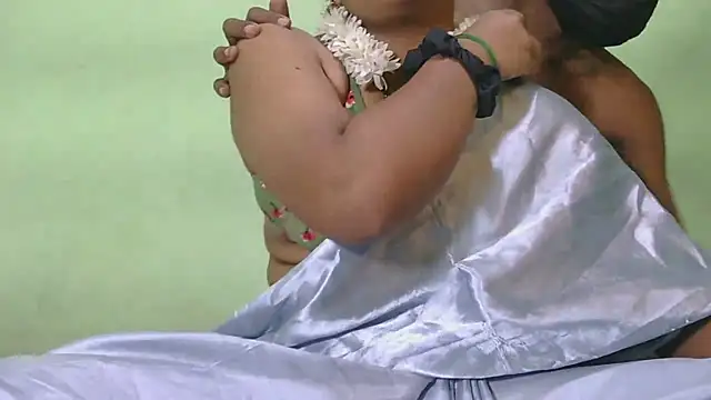 Shneeha le online show from 11/21/25, 03:44