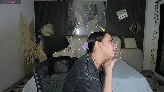 SarahCastro1  online show from 01/11/26, 03:22