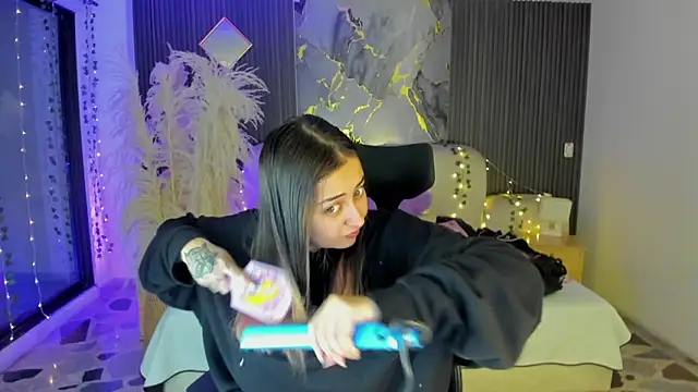 SarahCastro1  online show from 02/07/26, 04:05