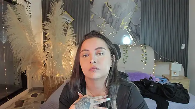 SarahCastro1  online show from 02/23/26, 03:48