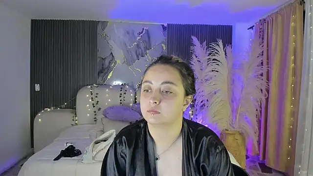 SarahCastro1  online show from 04/09/26, 04:01