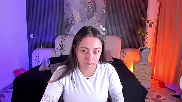 SarahCastro1  online show from 06/07/26, 04:05